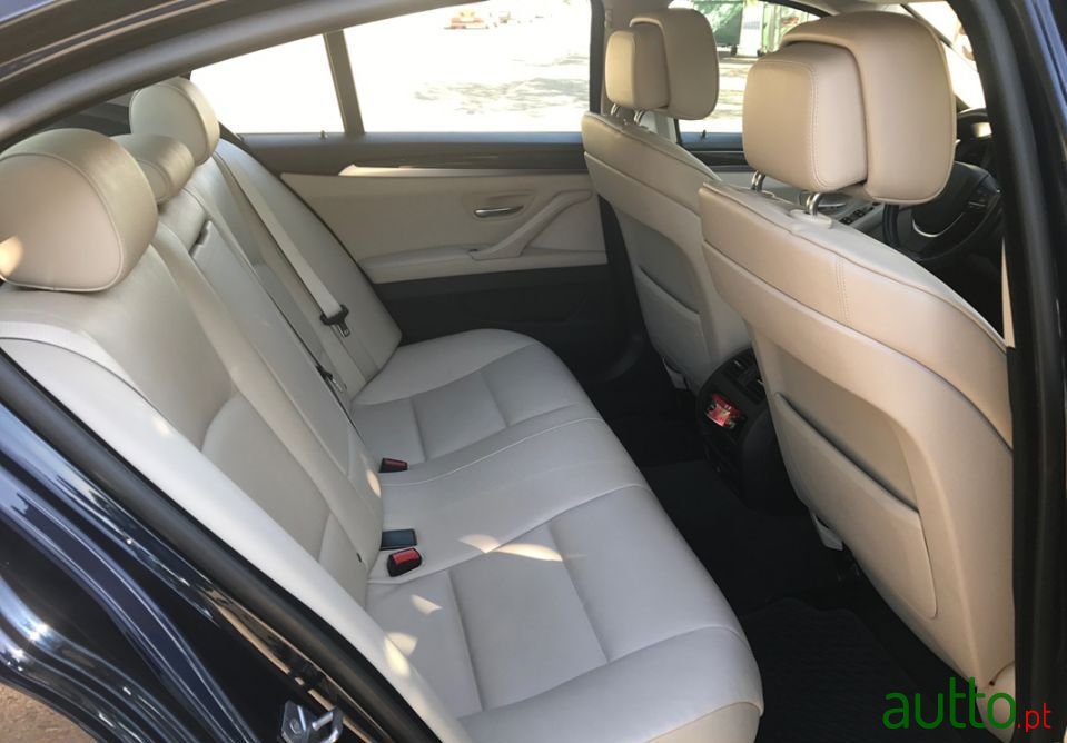 2012' BMW 525 photo #5