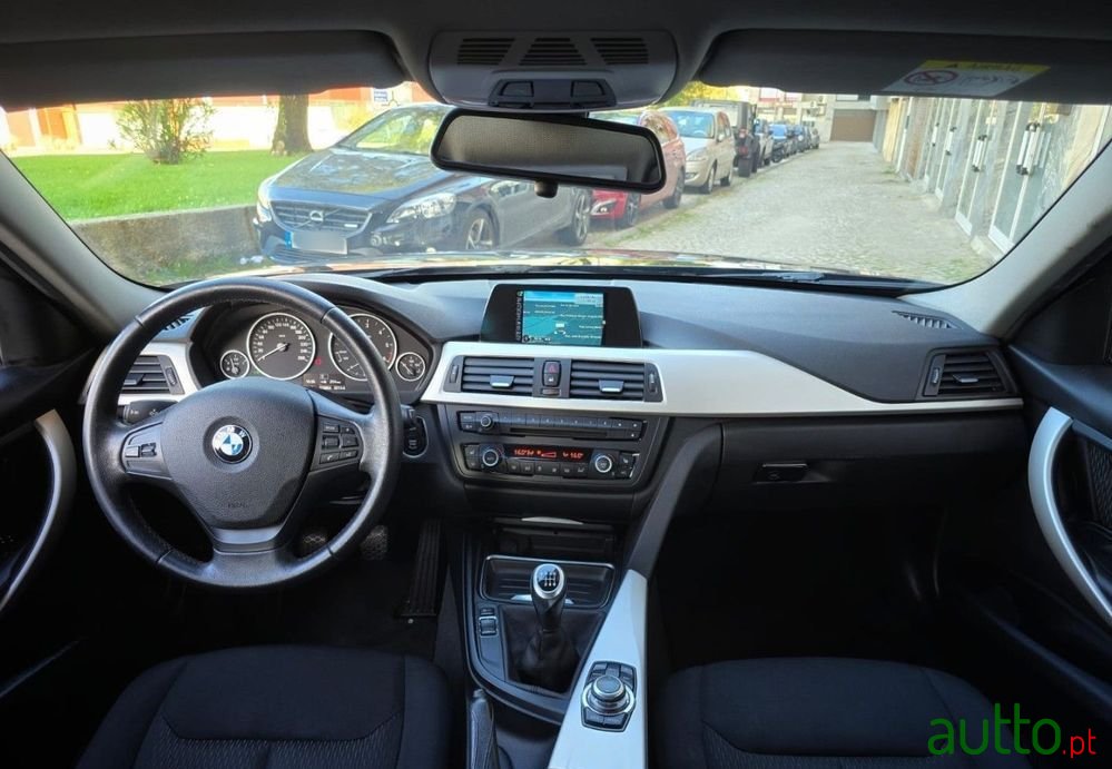 2015' BMW Série 3 D Touring photo #5