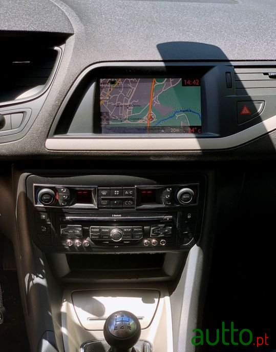 2011' Citroen C5 Tourer photo #5