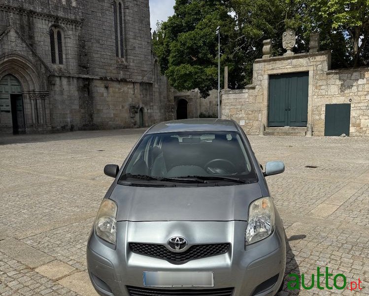 2010' Toyota Yaris 1.4 D-4D Ac Manual photo #2