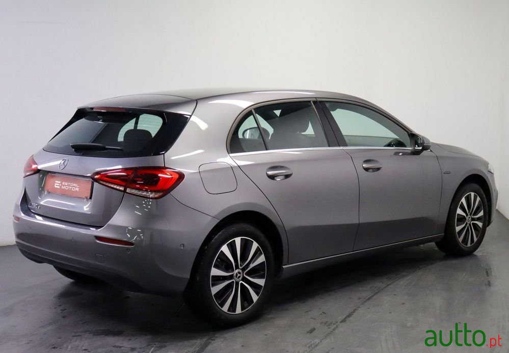 2021' Mercedes-Benz Classe A E photo #2