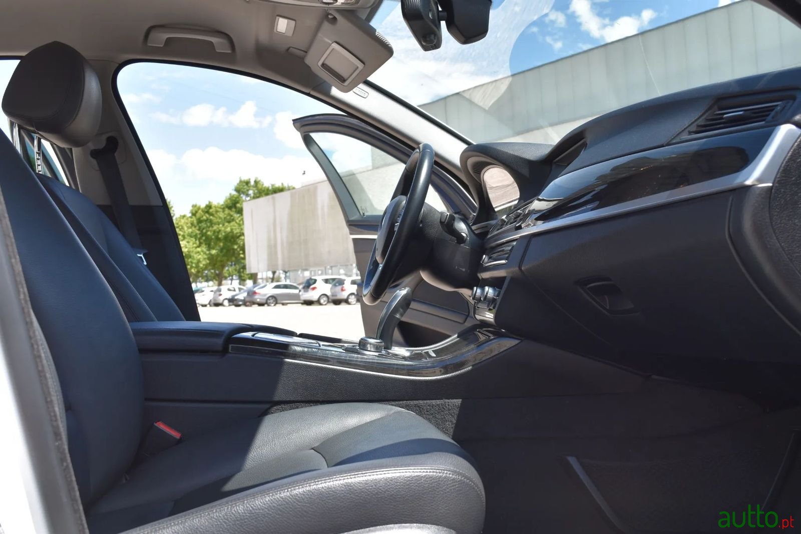 2015' BMW 520 photo #6