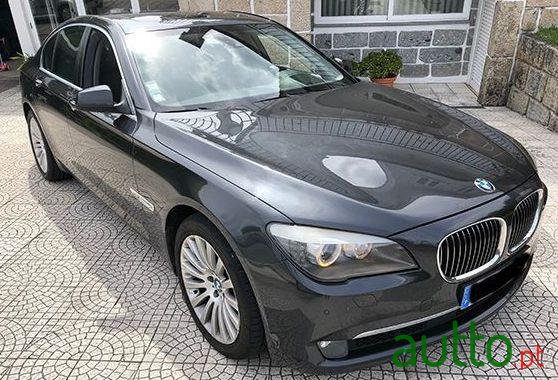 2011' BMW 740 Xdrive photo #3