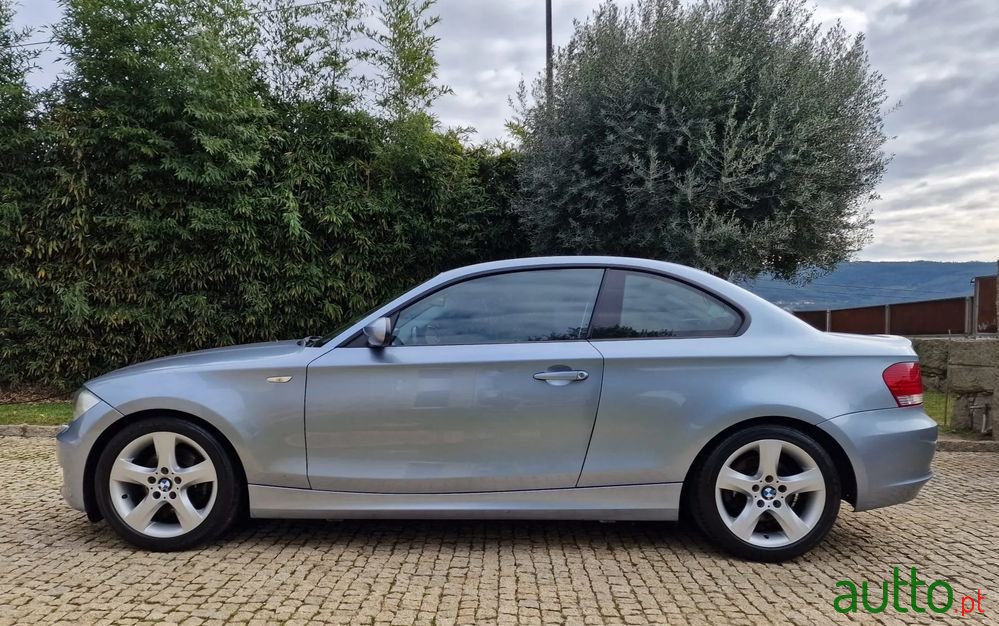 2009' BMW 120 D photo #1