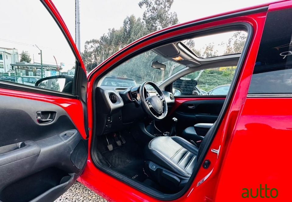 2015' Peugeot 108 photo #6