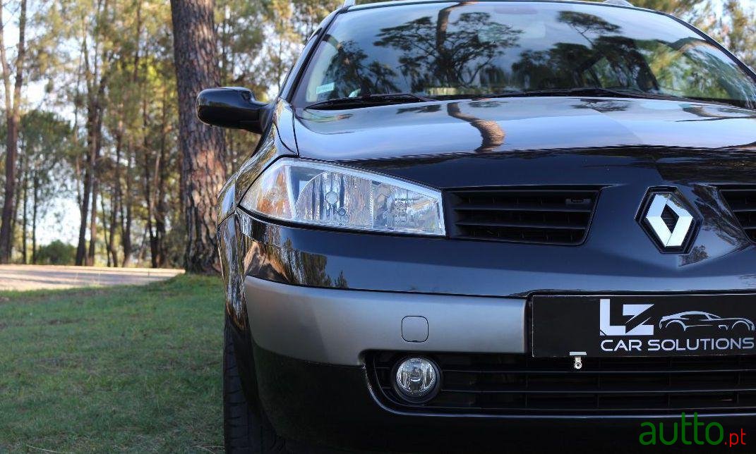 2005' Renault Megane-Break photo #1