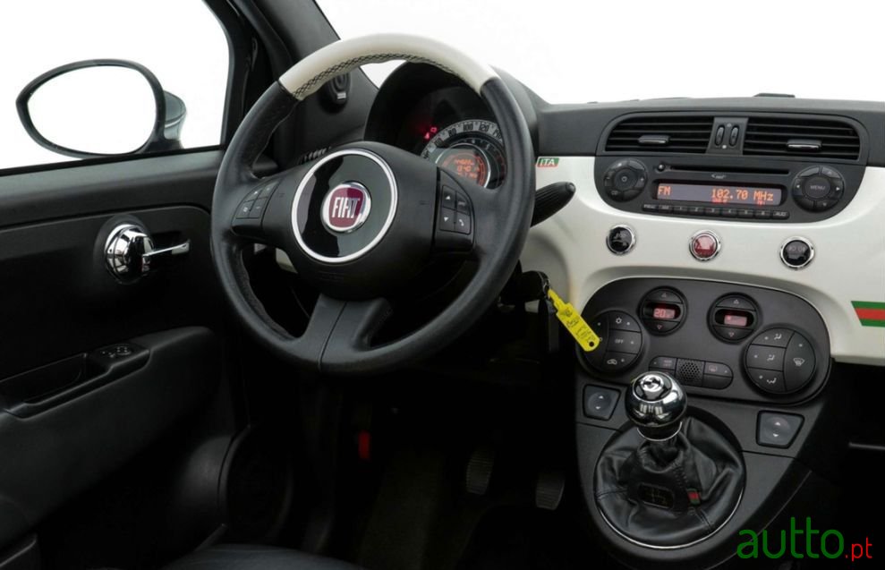 2011' Fiat 500C photo #3