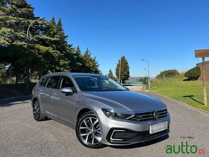 2019' Volkswagen Passat Variant photo #1