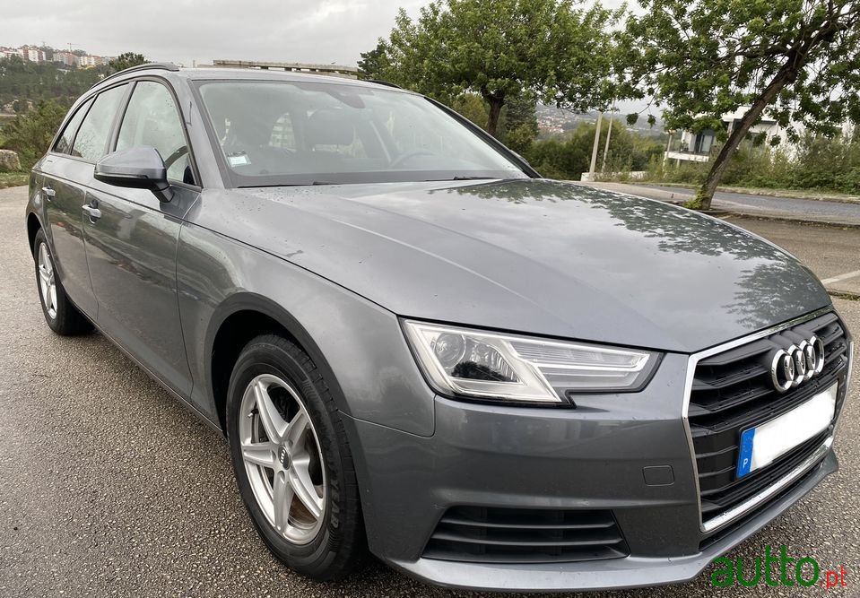 2017' Audi A4 Avant photo #1