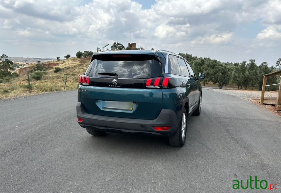2017' Peugeot 5008 photo #5