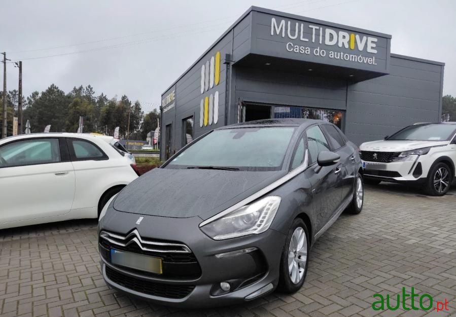 2013' DS Automobiles Ds5 photo #1