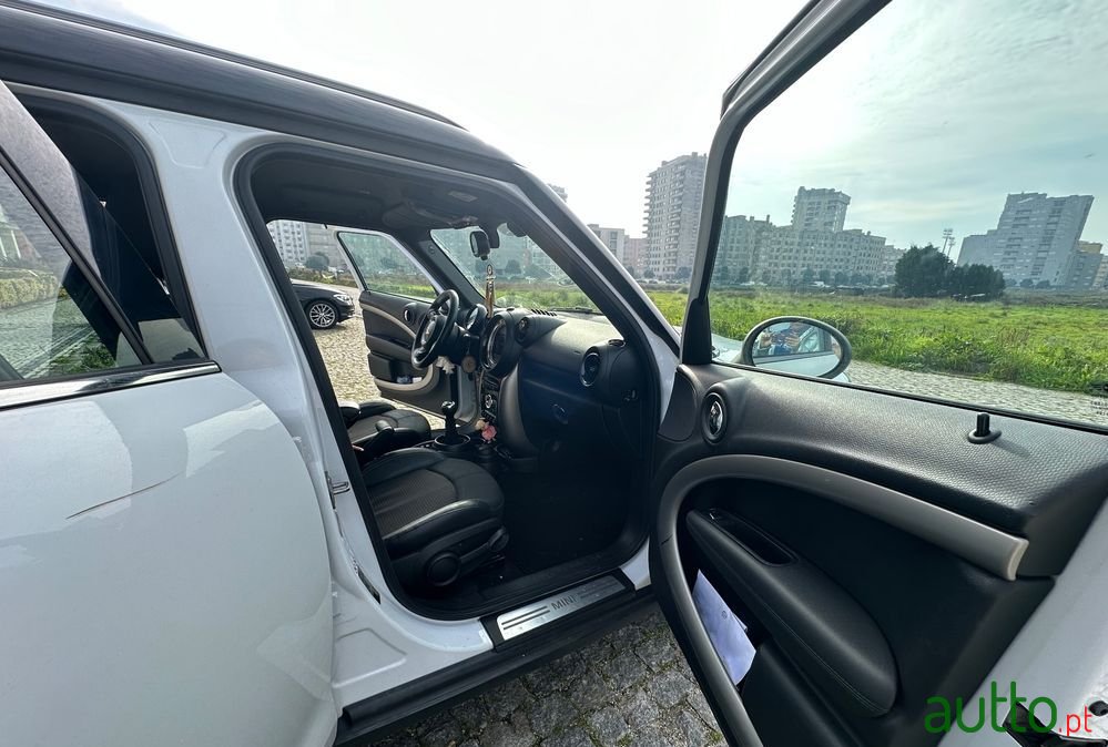 2014' MINI Countryman Cooper D photo #3