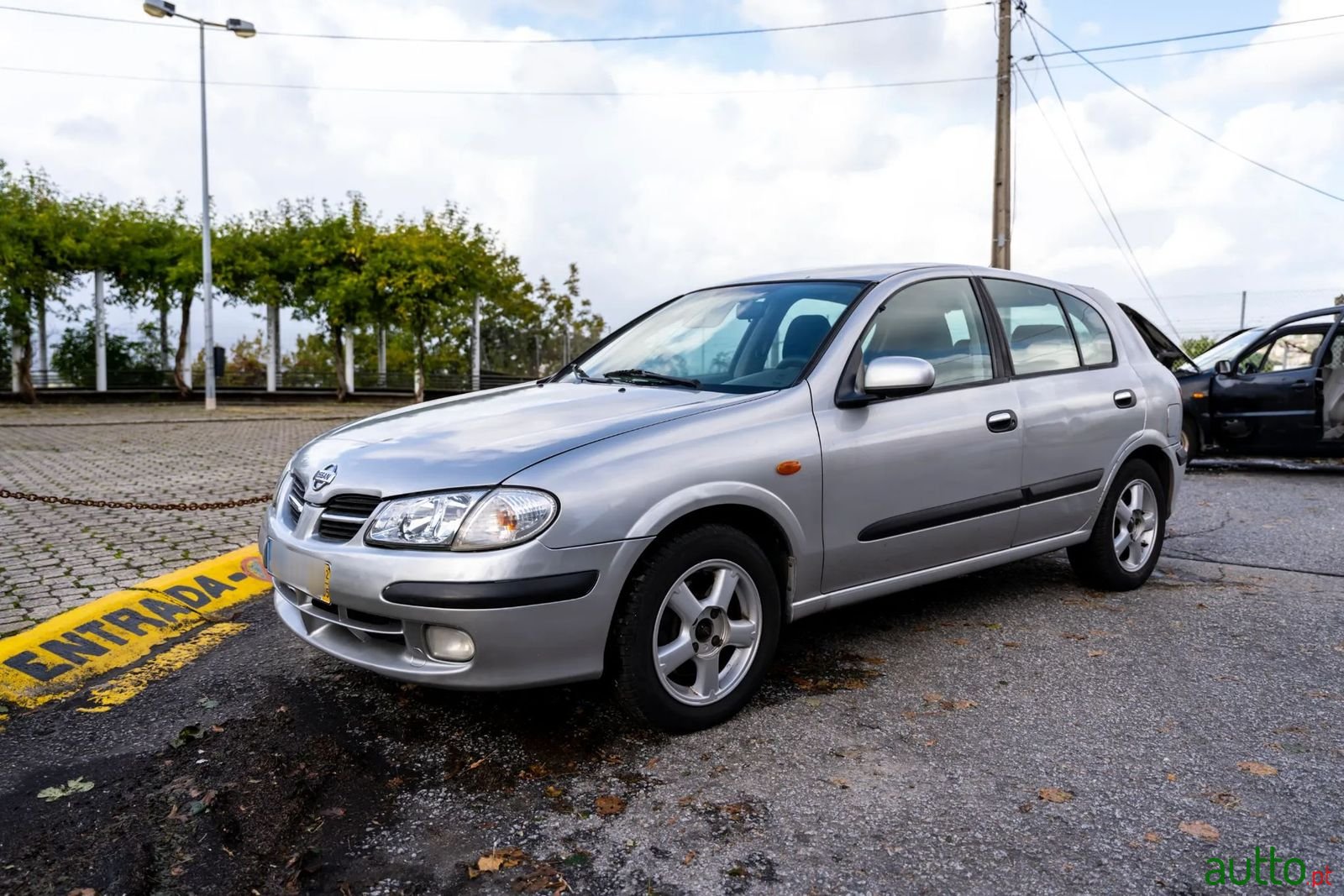 2002' Nissan Almera photo #1