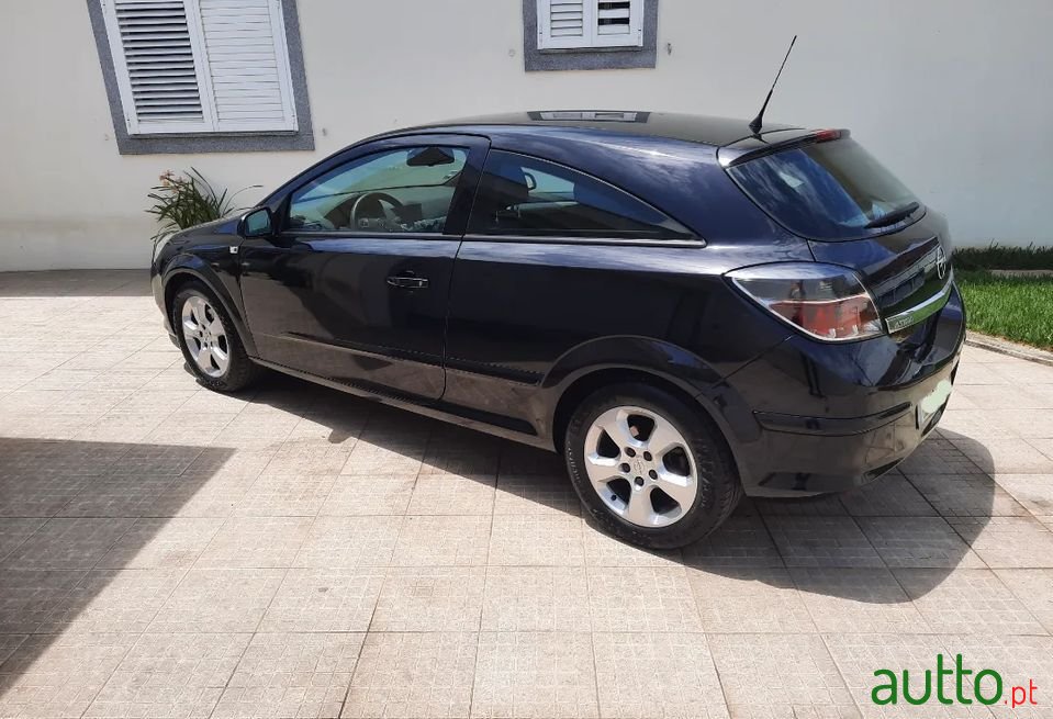 2006' Opel Astra Gtc photo #3