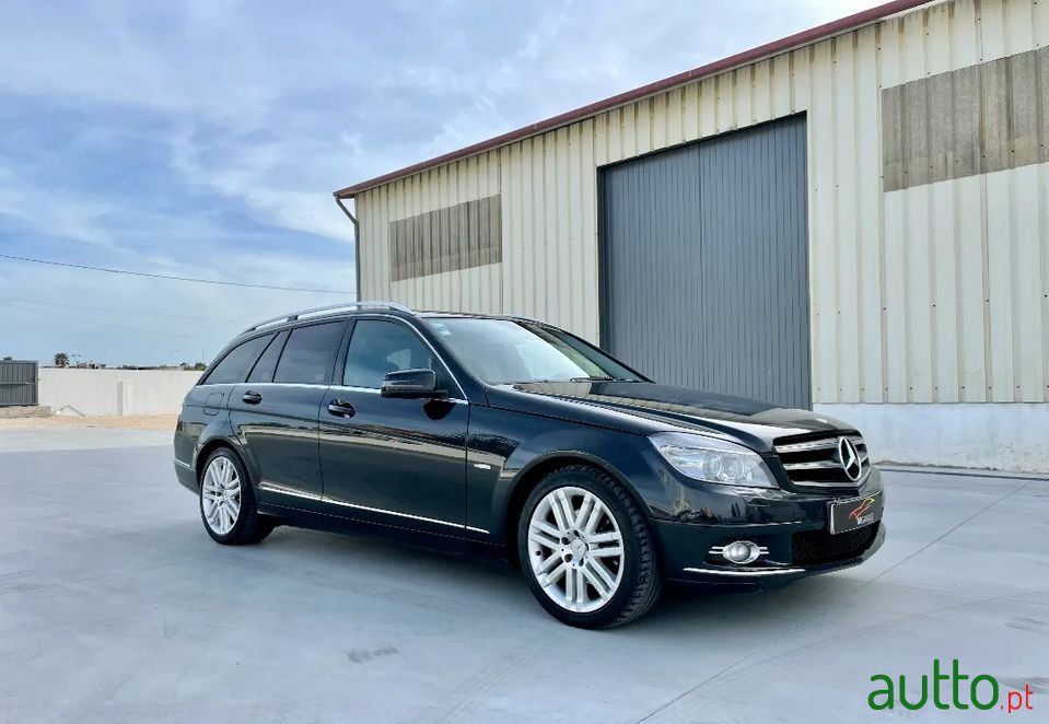 2010' Mercedes-Benz C-220 photo #3