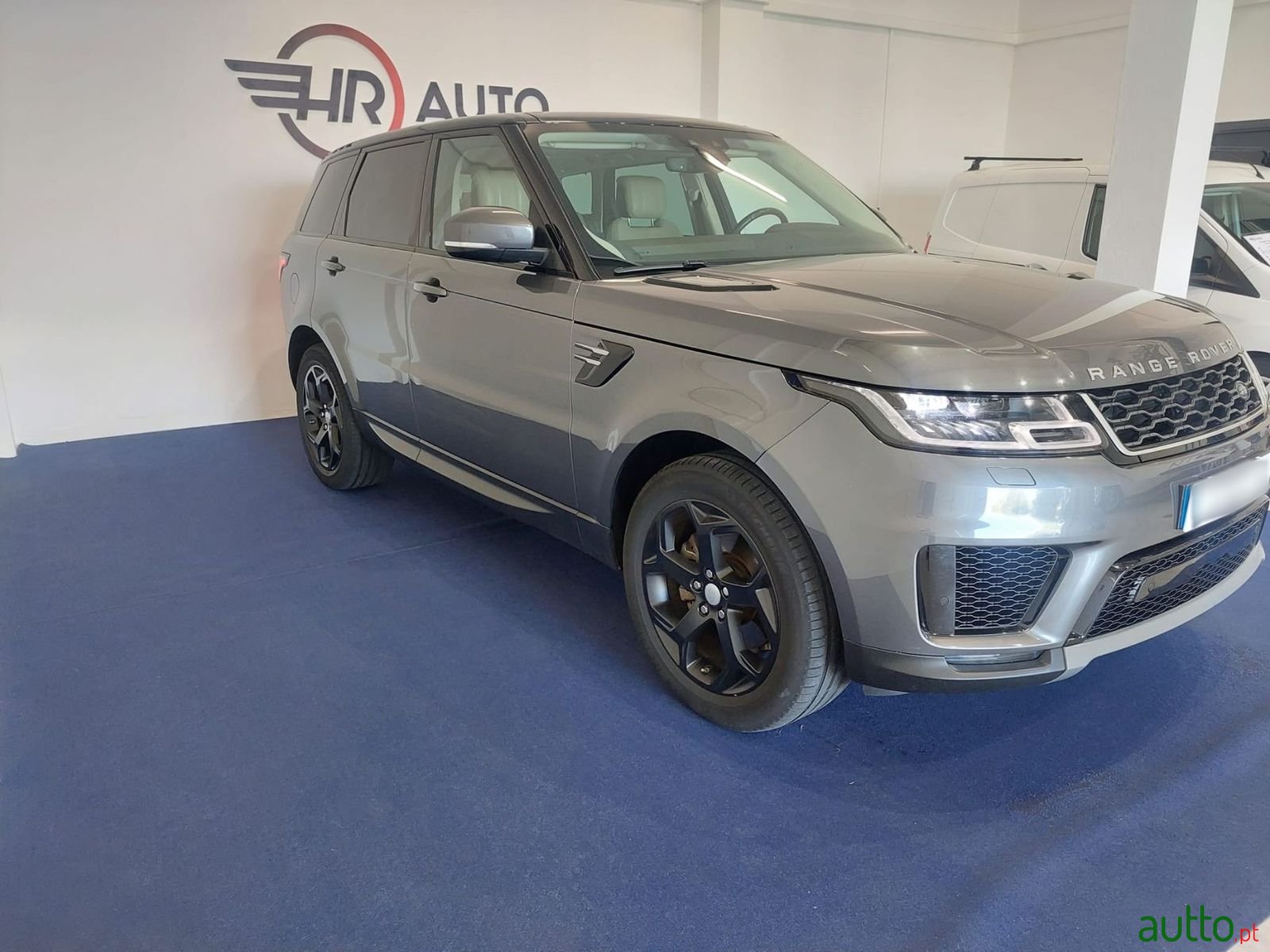 2018' Land Rover Range Rover Sport photo #2