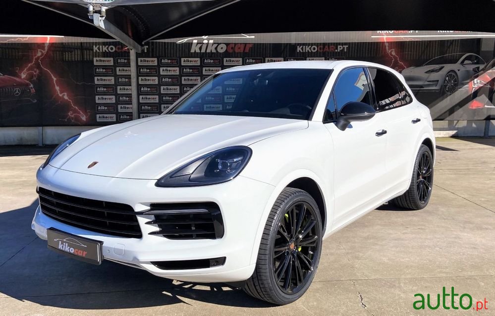 2021' Porsche Cayenne E-Hybrid photo #3