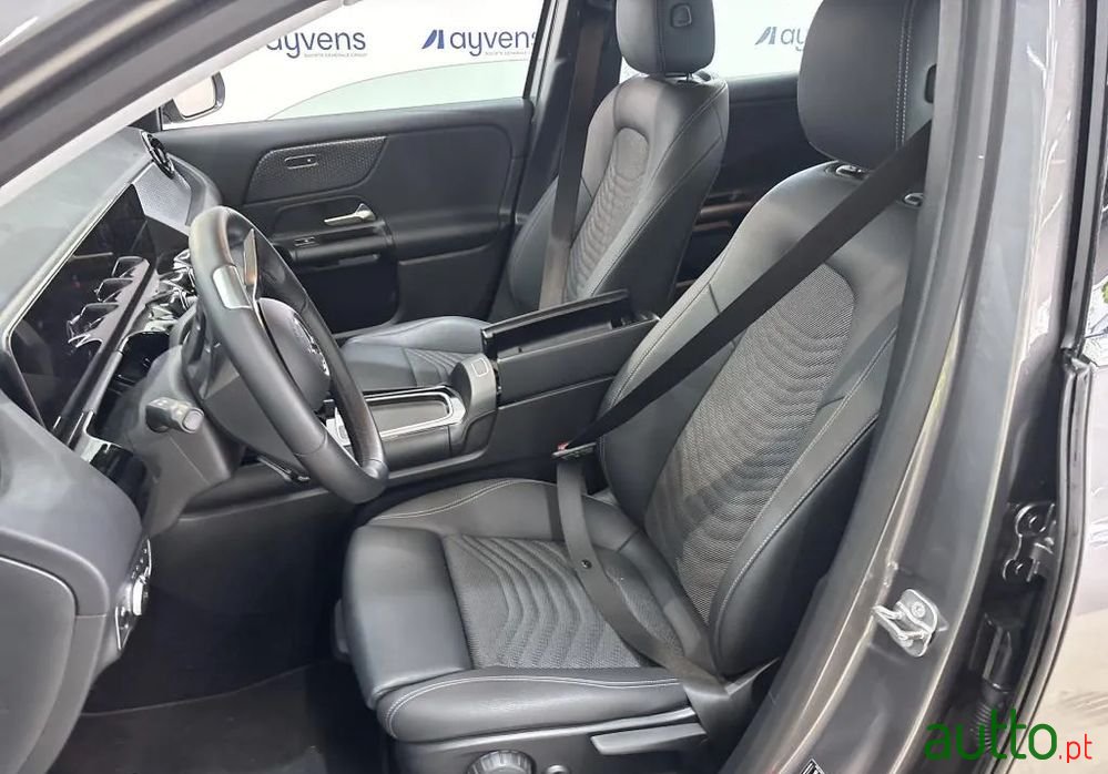 2024' Mercedes-Benz Classe Gla E photo #3