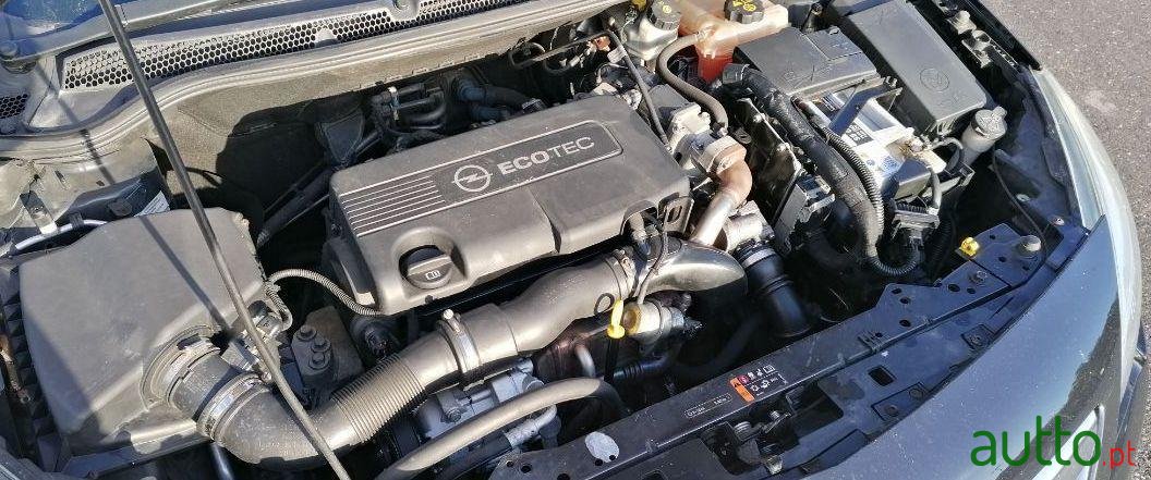 2011' Opel Astra Sports Tourer photo #4