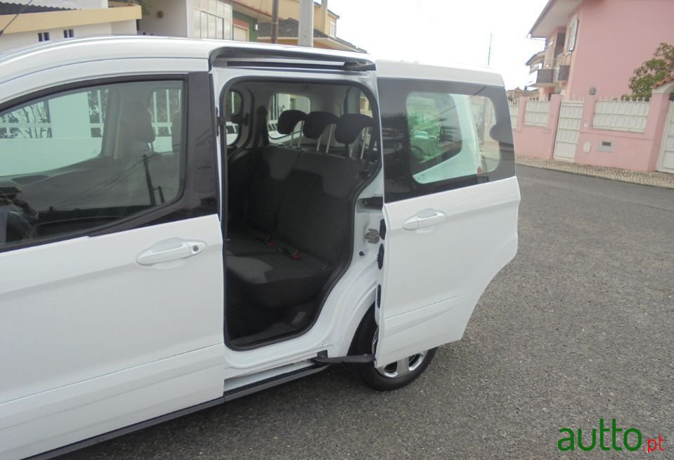 2015' Ford Tourneo Courier photo #6