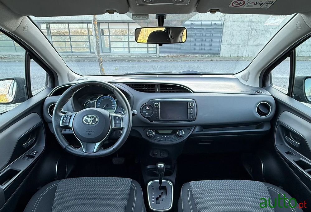 2015' Toyota Yaris photo #4