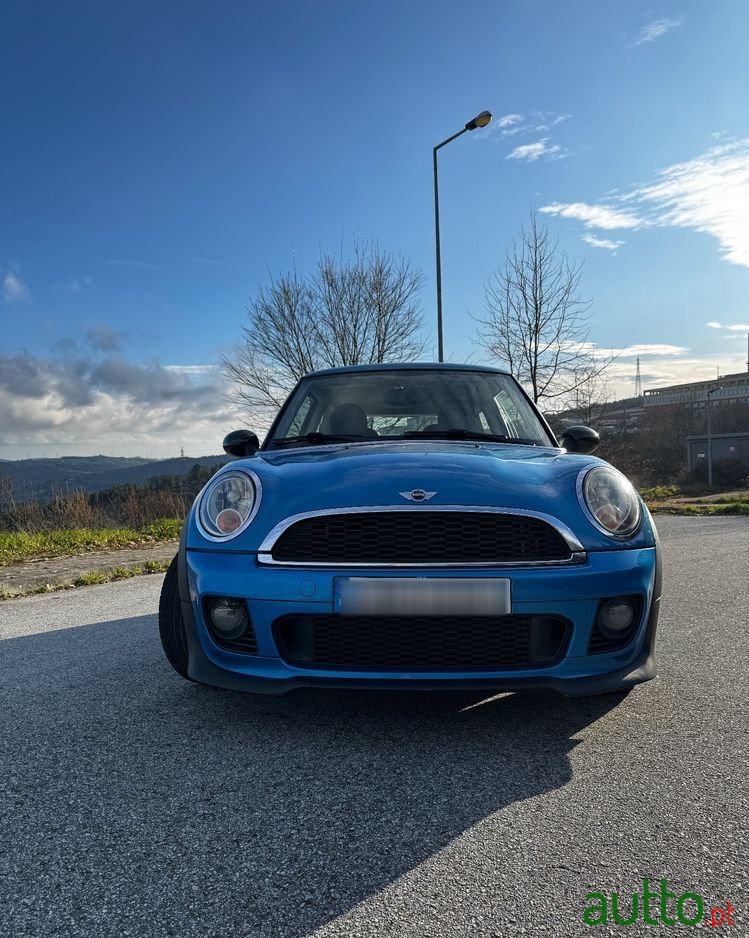 2012' MINI One 3 Portas photo #6