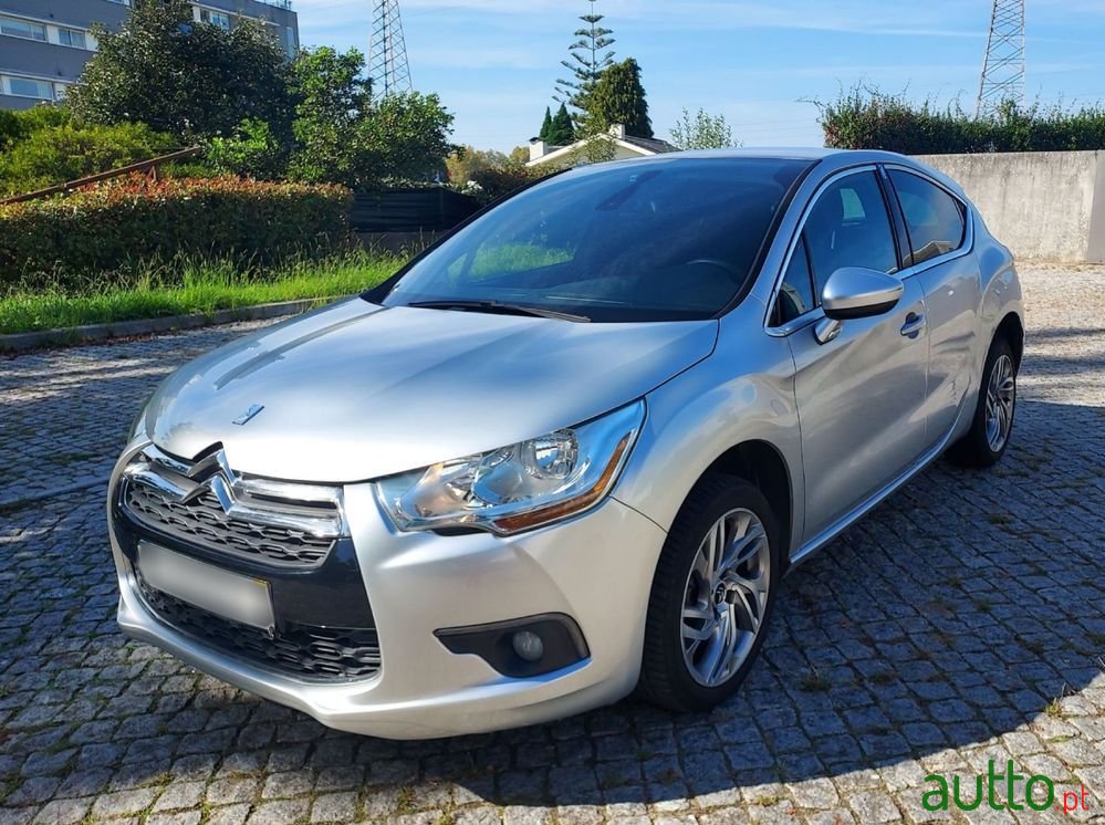 2012' Citroen DS4 photo #1