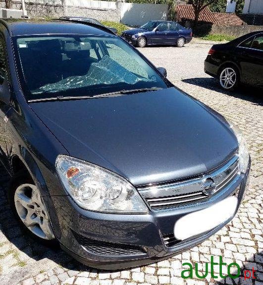 2008' Opel Astra Caravan photo #2