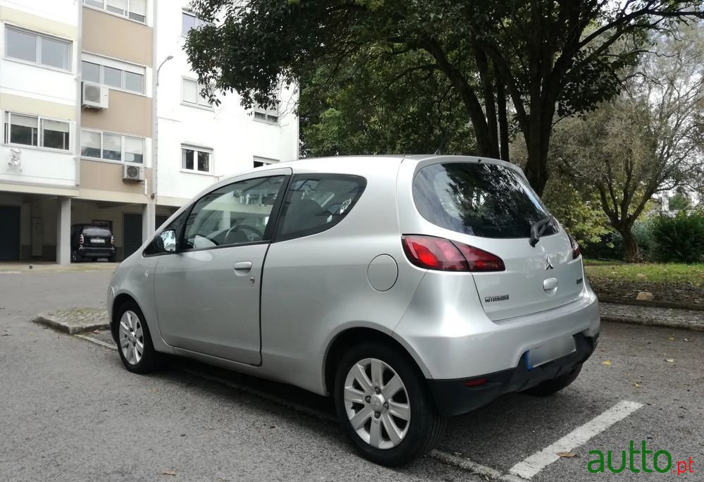 2010' Mitsubishi Colt photo #5