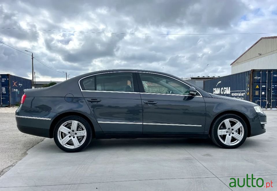 2010' Volkswagen Passat photo #4