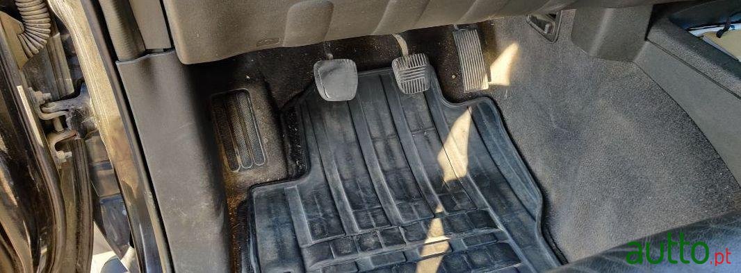 2005' Nissan Navara photo #2