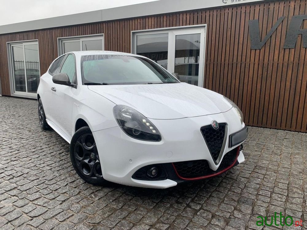 2017' Alfa Romeo Giulietta photo #3