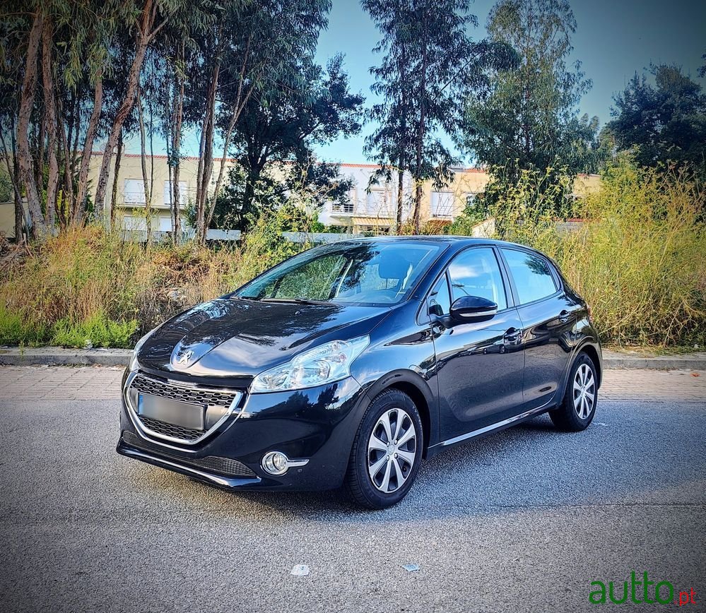 2013' Peugeot 208 photo #1