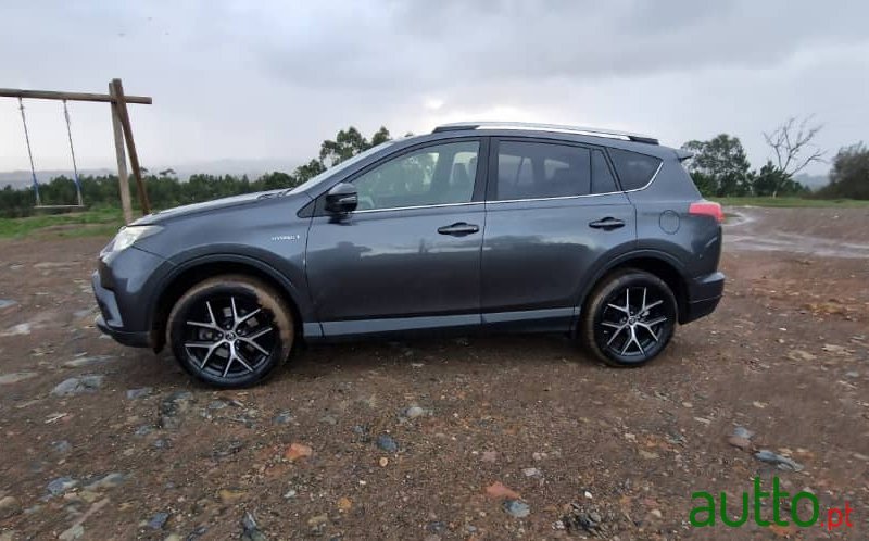 2017' Toyota RAV4 photo #2