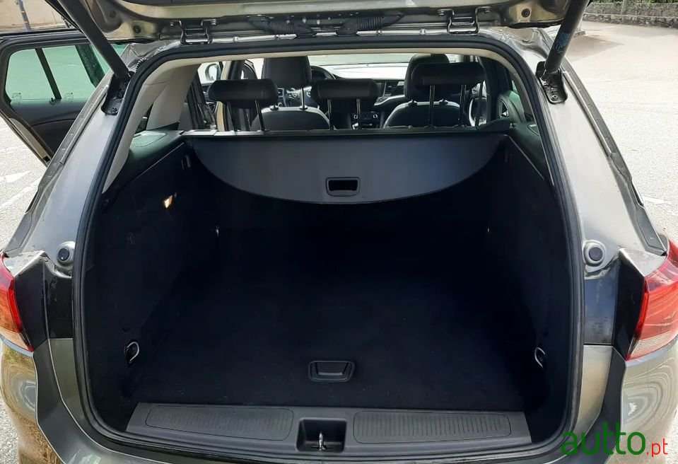 2016' Opel Astra photo #5