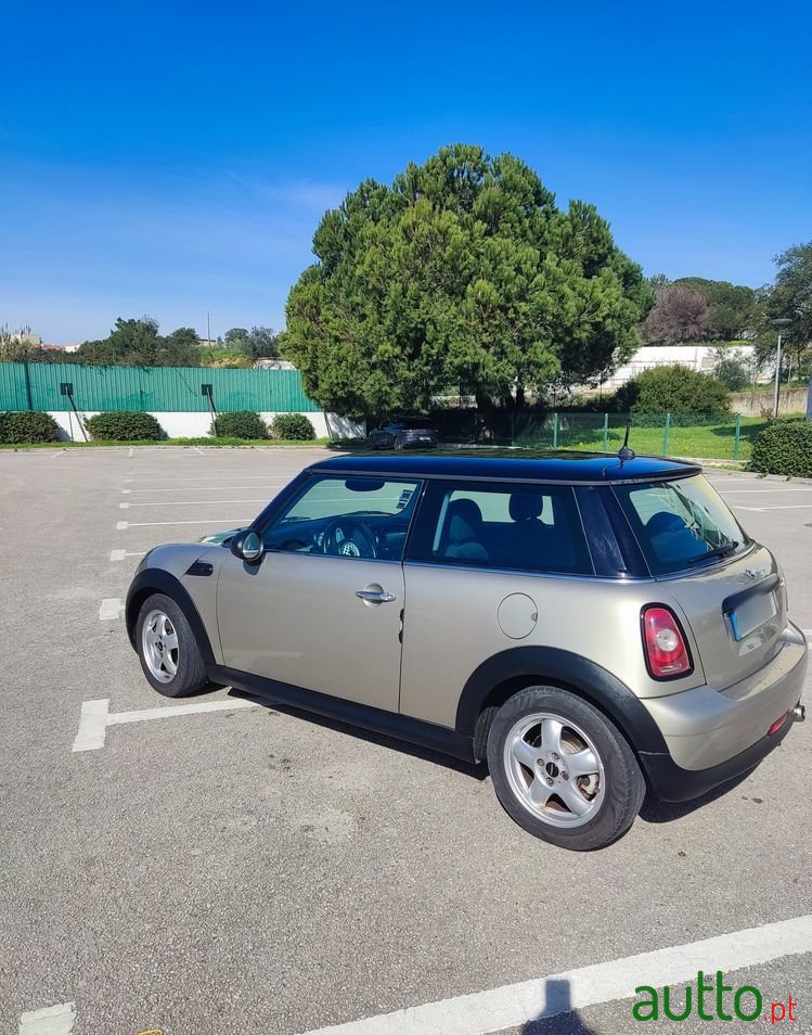 2009' MINI Cooper D photo #6