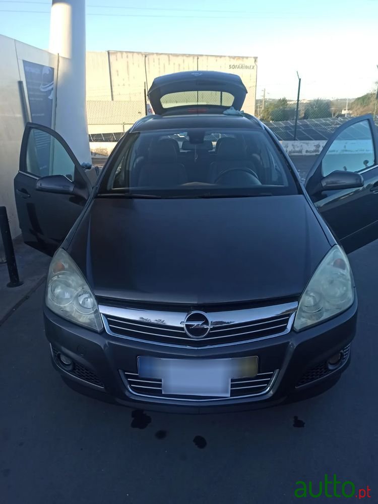 2008' Opel Astra Caravan photo #2