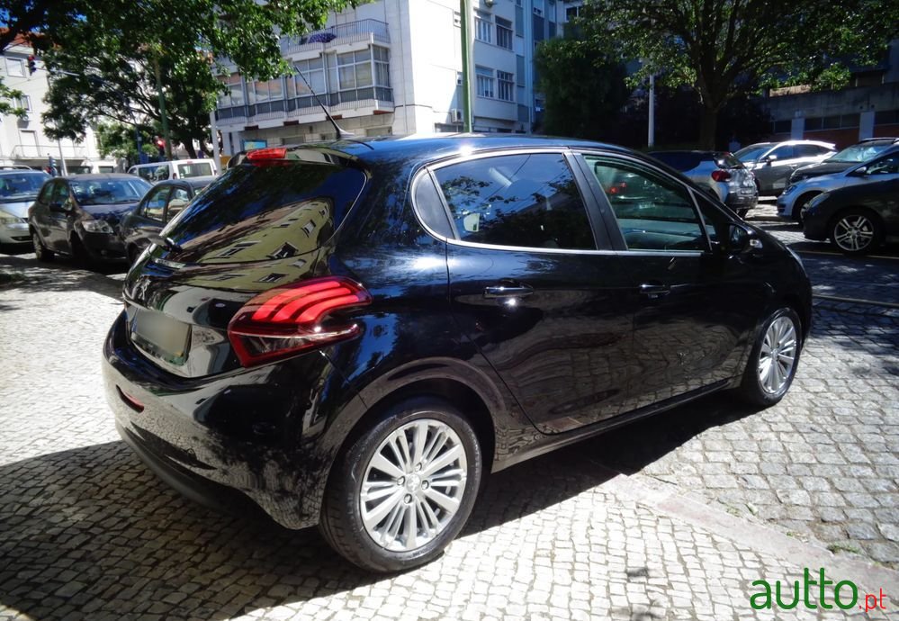 2019' Peugeot 208 photo #5