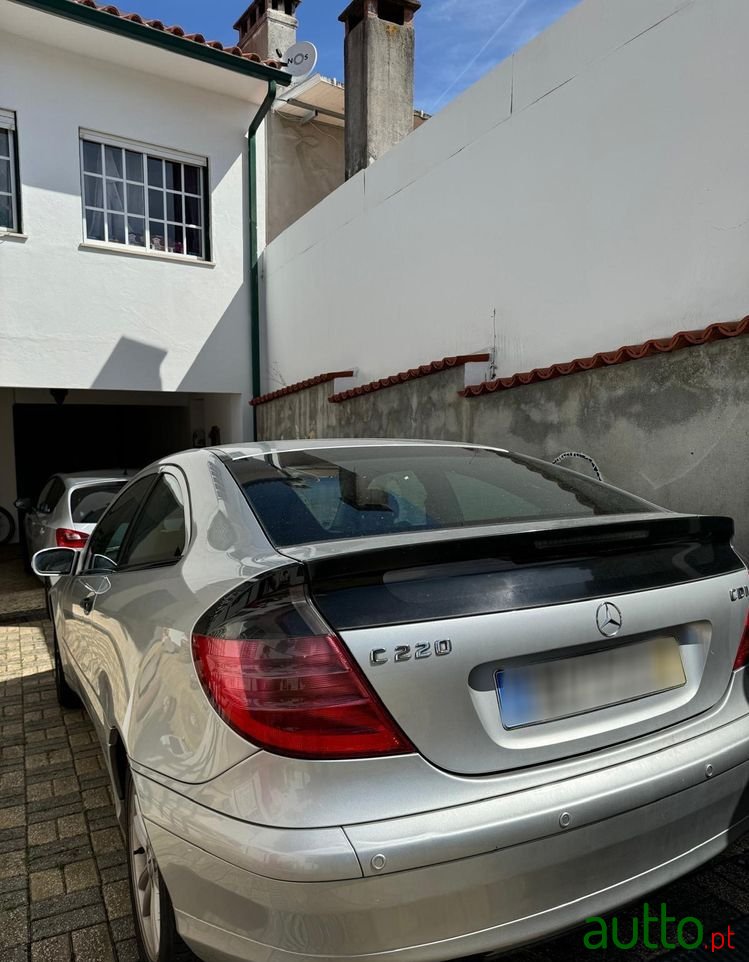 2002' Mercedes-Benz 220 photo #5