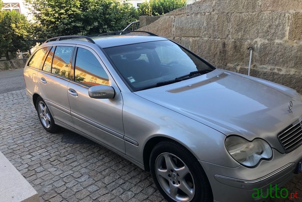 2004' Mercedes-Benz C 220 photo #3