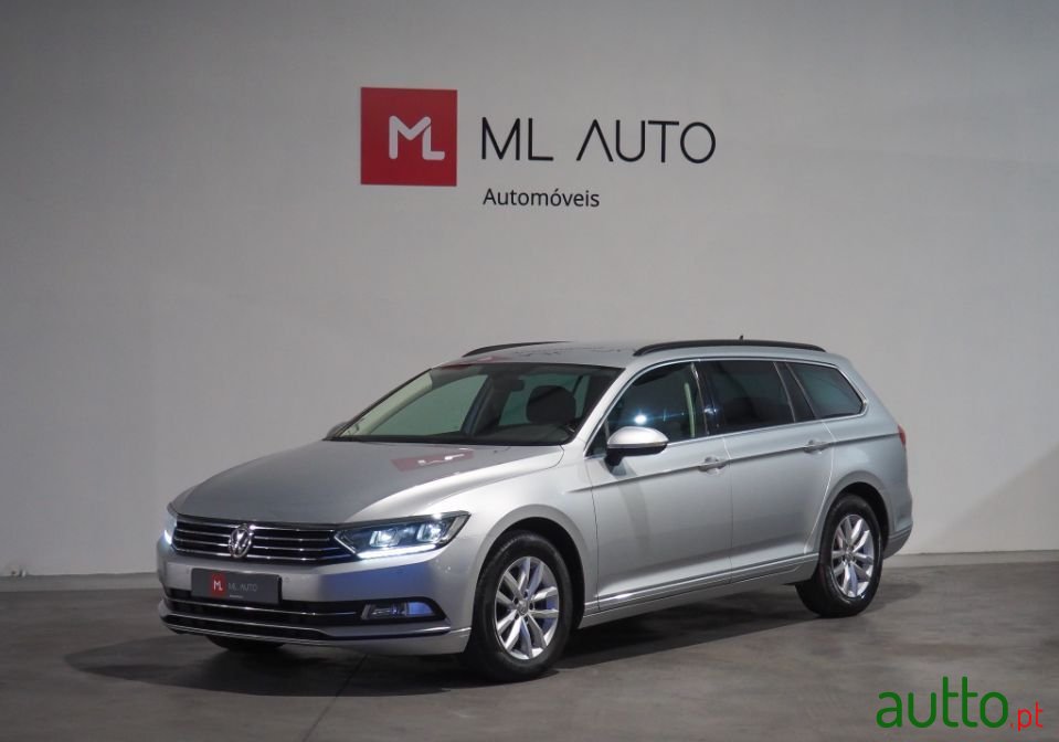 2017' Volkswagen Passat Variant photo #1