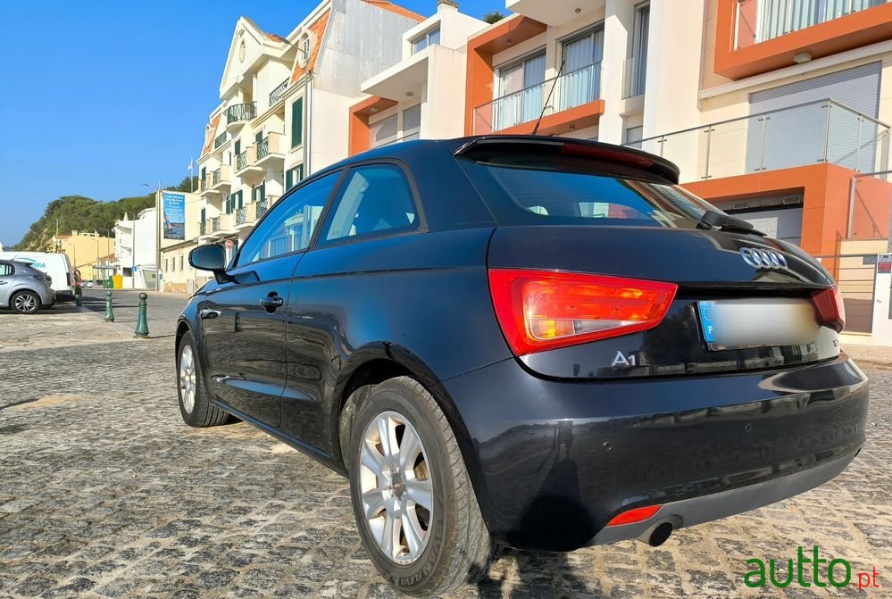 2010' Audi A1 1.6 Tdi Advance photo #3