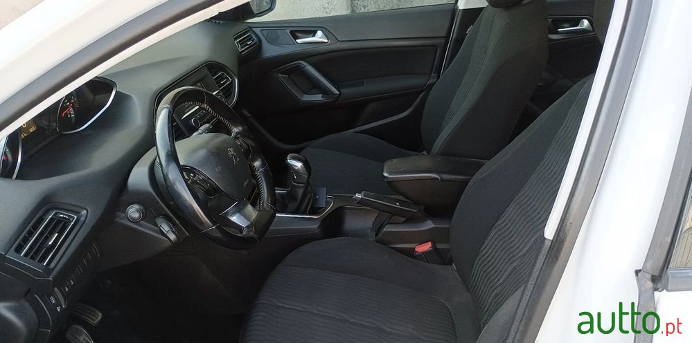 2018' Peugeot 308 Sw photo #3