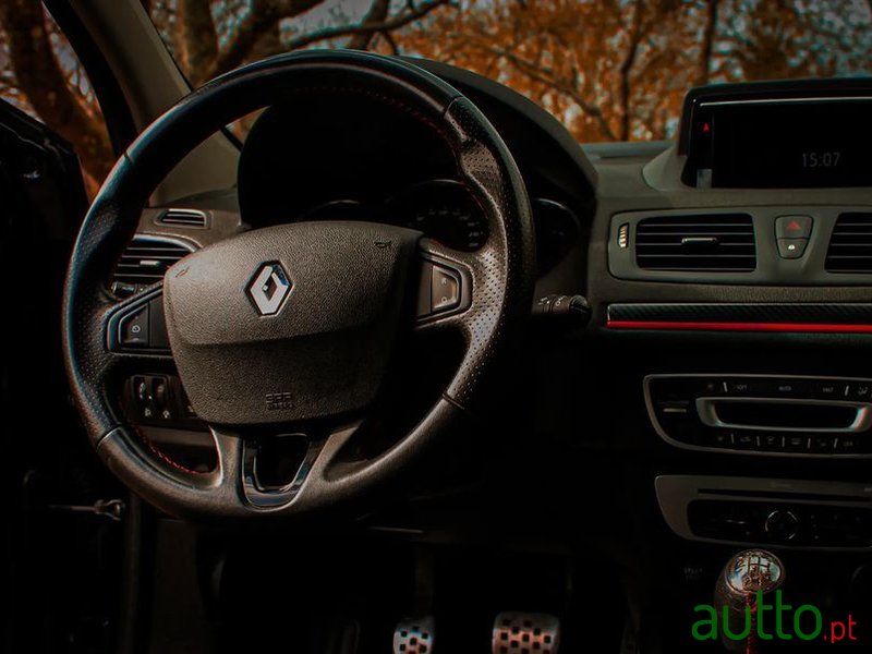 2015' Renault Megane Sport Tourer photo #6