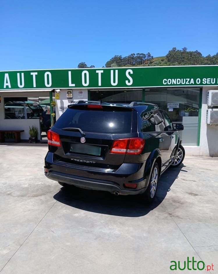2014' Fiat Freemont photo #3