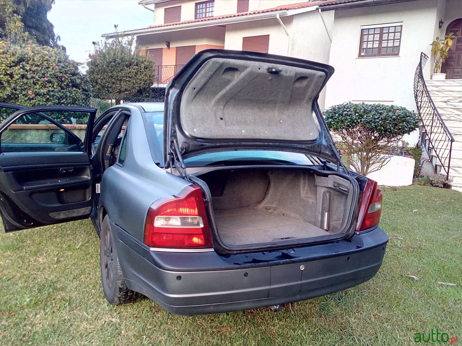 2000' Volvo S80 photo #2