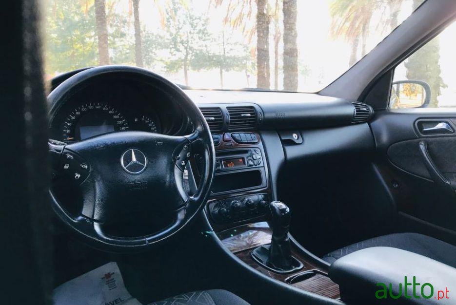 2001' Mercedes-Benz C-220 Elegance photo #3