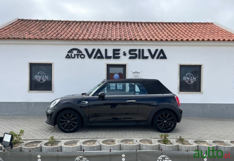 2017' MINI Cabrio photo #4