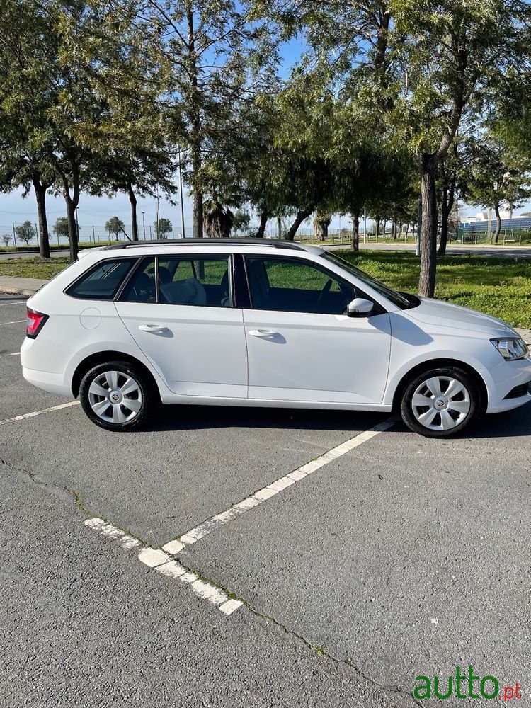 2015' Skoda Fabia Break photo #6