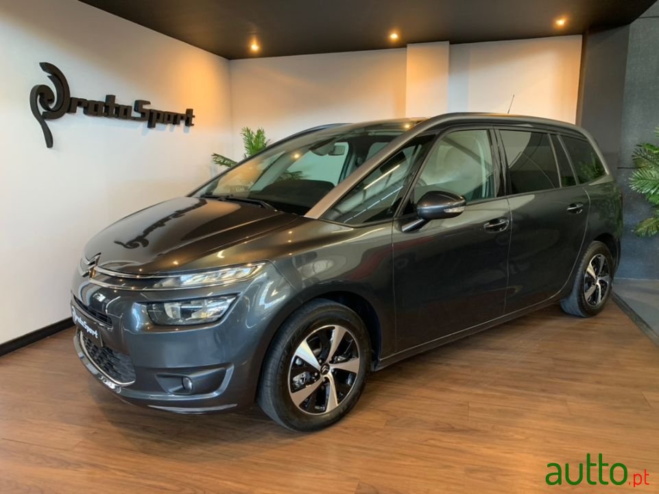 2016' Citroen C4 Grand Picasso photo #2